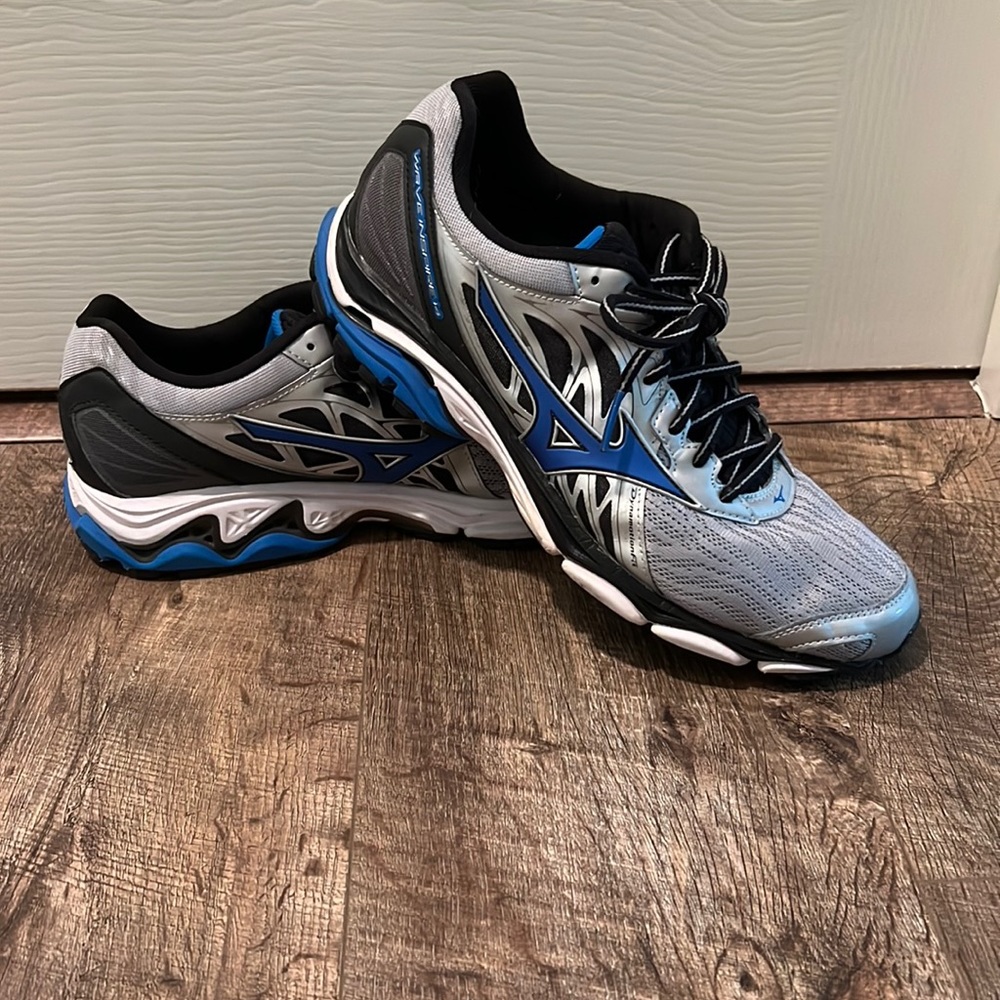 Men Mizuno wave inspire 14